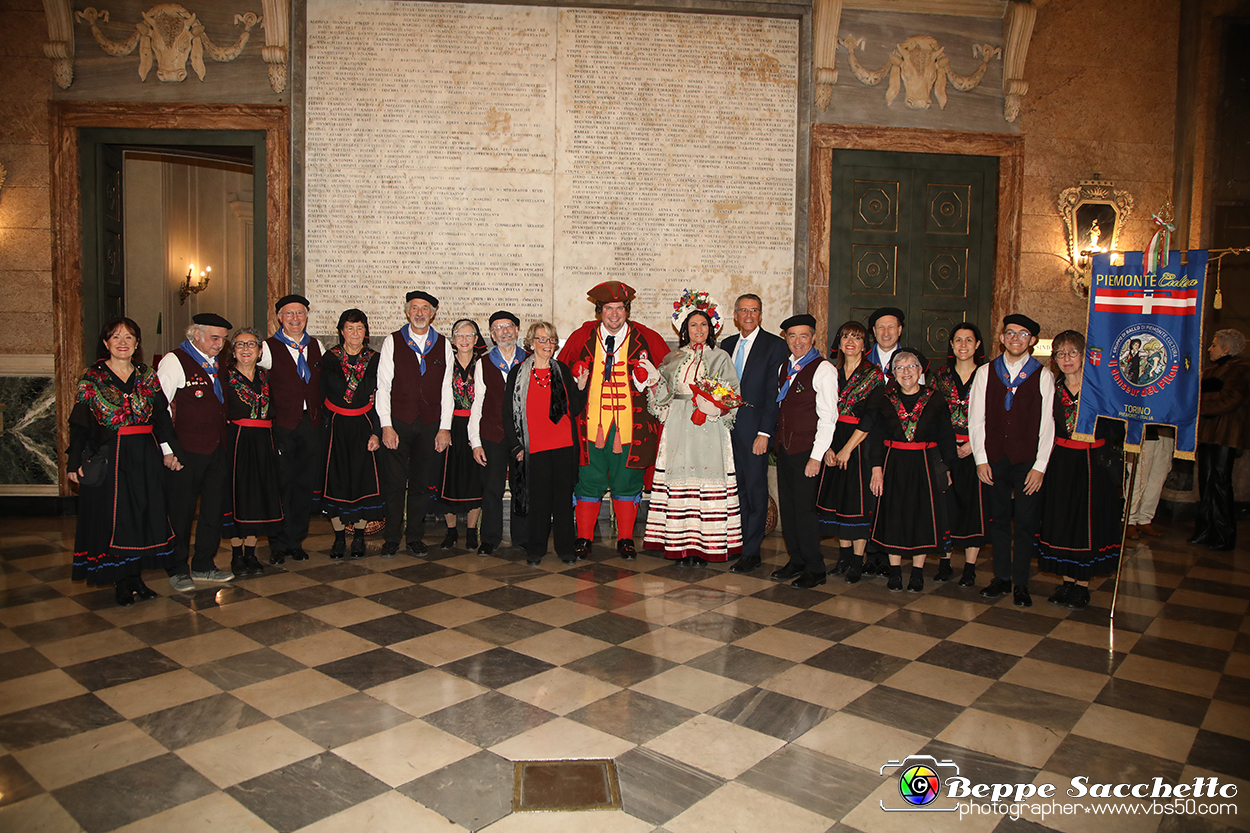 VBS_3743 - Investitura Ufficiale Gianduja e Giacometta Famija Turineisa - Carnevale di Torino 2024.jpg